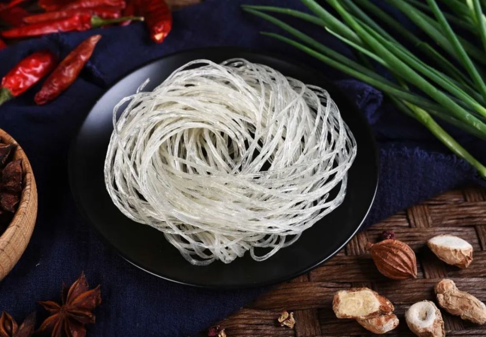 2.观察粉条的韧性