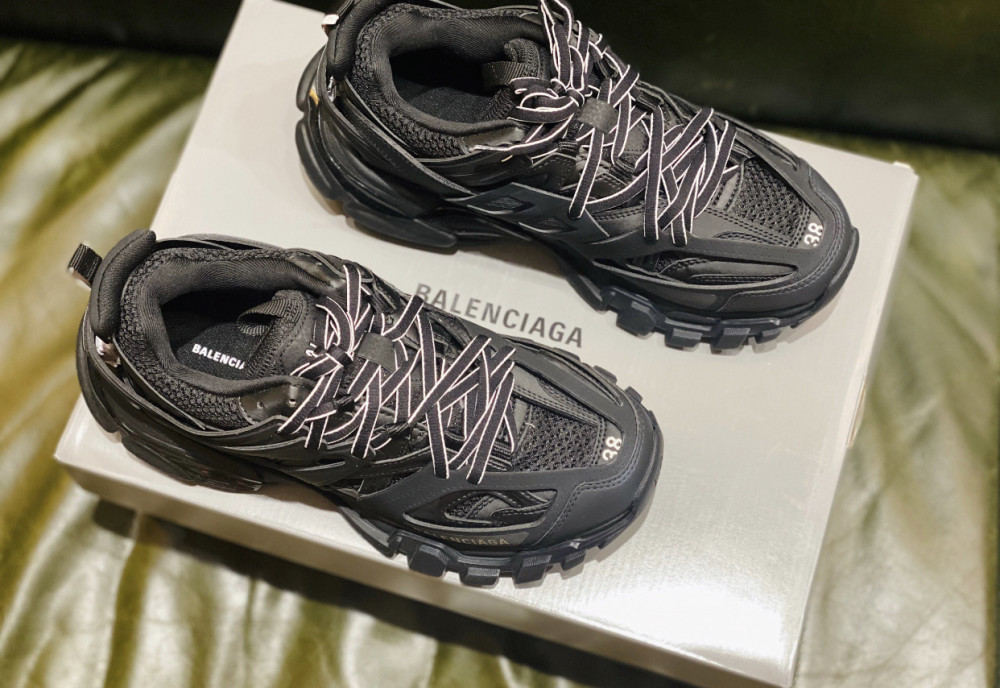 老爹鞋品牌排行_这双火爆大街小巷的巴黎世家“老爹鞋”你一定见过,那它的品牌你是...