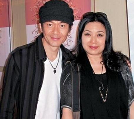 江华麦洁文甜蜜出游,携手30年恩爱不减,曾共同对付第三者邓萃雯