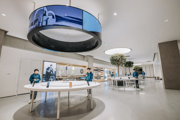 第1000家小米之家开业今天的成都万象城很热闹