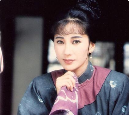 苏明明凭借着《八月桂花香》中的陈香莲一角,苏明明成功的被众人熟知.