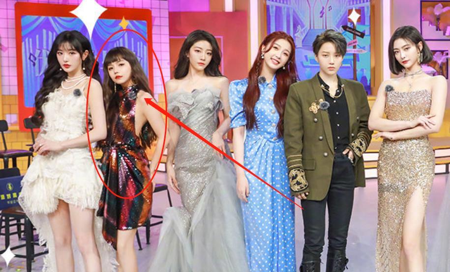 安崎自曝身高158,邢菲才157cm,同框时的身高差却很明显