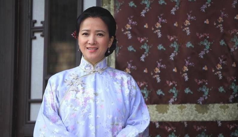 宁愿背负骂名也要嫁许亚军何晴患脑瘤后陪她的却是廖京生