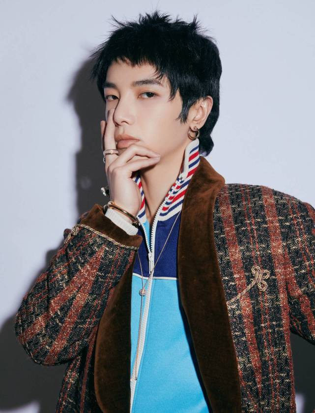 年度歌手华晨宇亮相智族gq年度人物盛典