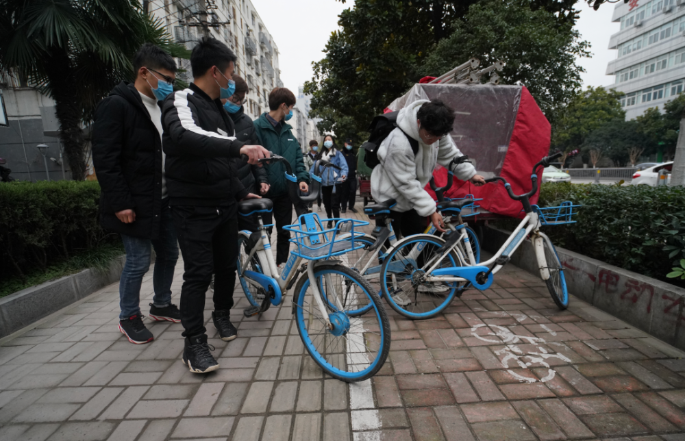 "庐阳区城市管理行政执法大队队长周卫东说.