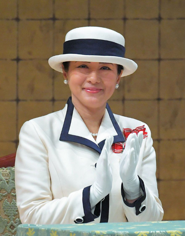 日本德仁皇后穿搭用心出门打扮正式又端庄一点没给皇室丢脸