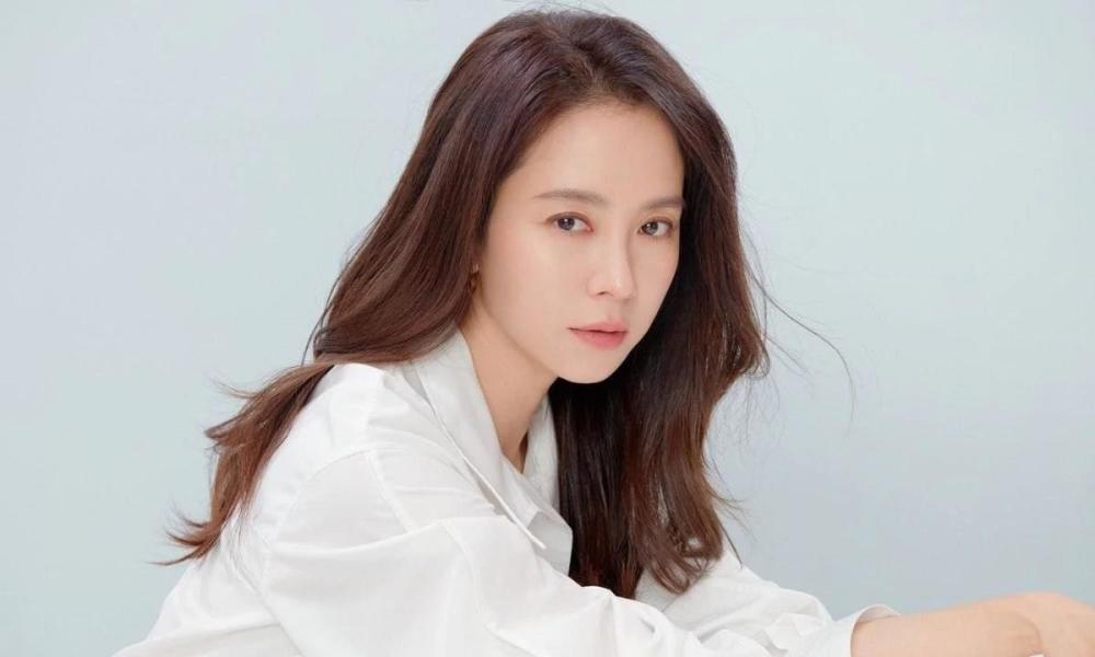 相比之下,拿下最佳人气女演员的宋智孝2020年有两部作品,同时还保持着