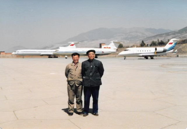 图154三叉戟挑战者601空军三型专机齐聚机场见证一段历史