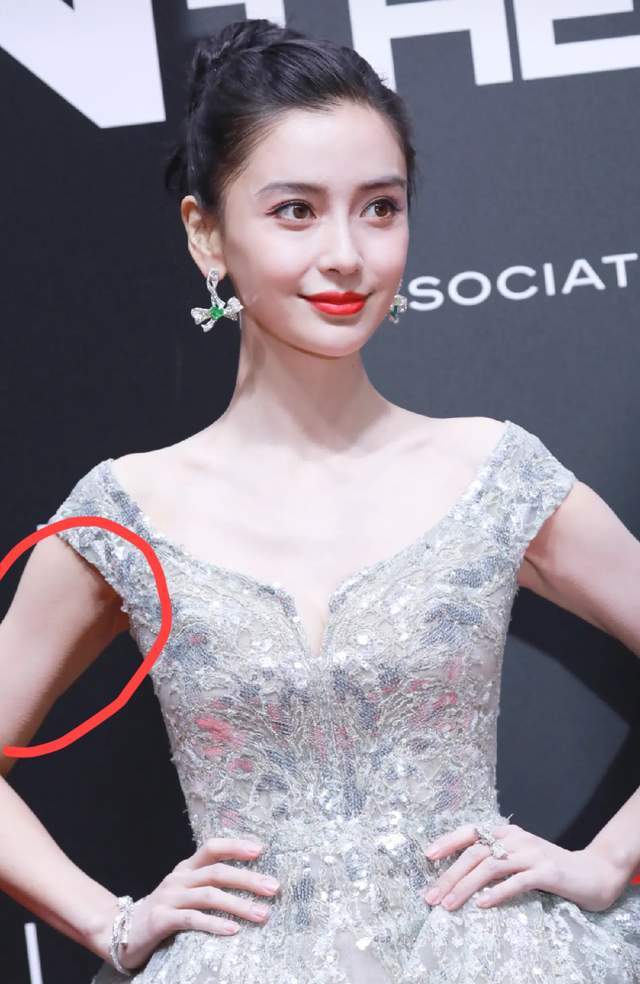 女明星大冬天走红毯:杨颖手臂全是鸡皮疙瘩,倪妮冻到睁不开眼