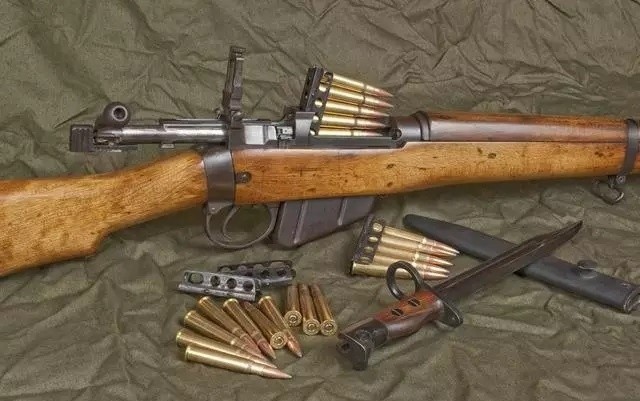 独特的旋转后拉式枪机英国李氏步枪后端闭锁相比毛瑟枪机如何