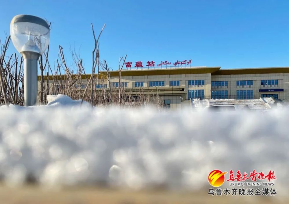 乌鲁木齐至富蕴间开行客运列车新疆首个环形铁路网全线贯通运营