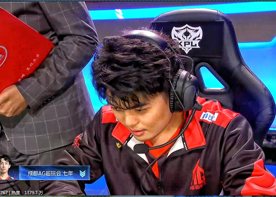 时隔184天重回决赛,ag月光12字霸气回应:电竞结果论!_腾讯新闻