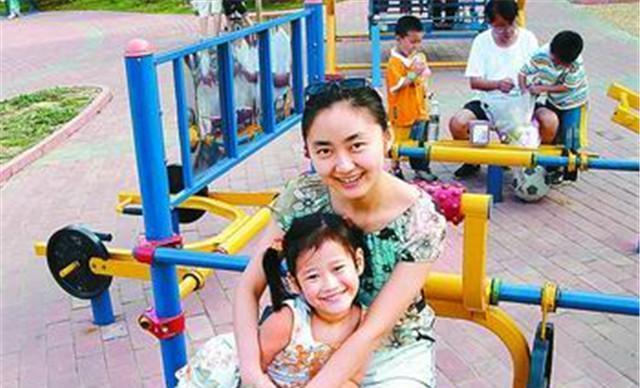 悲情丛飞:资助183个孩子变白眼狼,夫妻均早逝,5岁女儿成孤儿