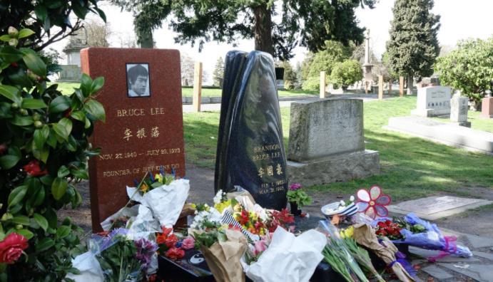 乔任梁姚贝娜李小龙墓地一尘不染而他去世了17年至今没有安葬