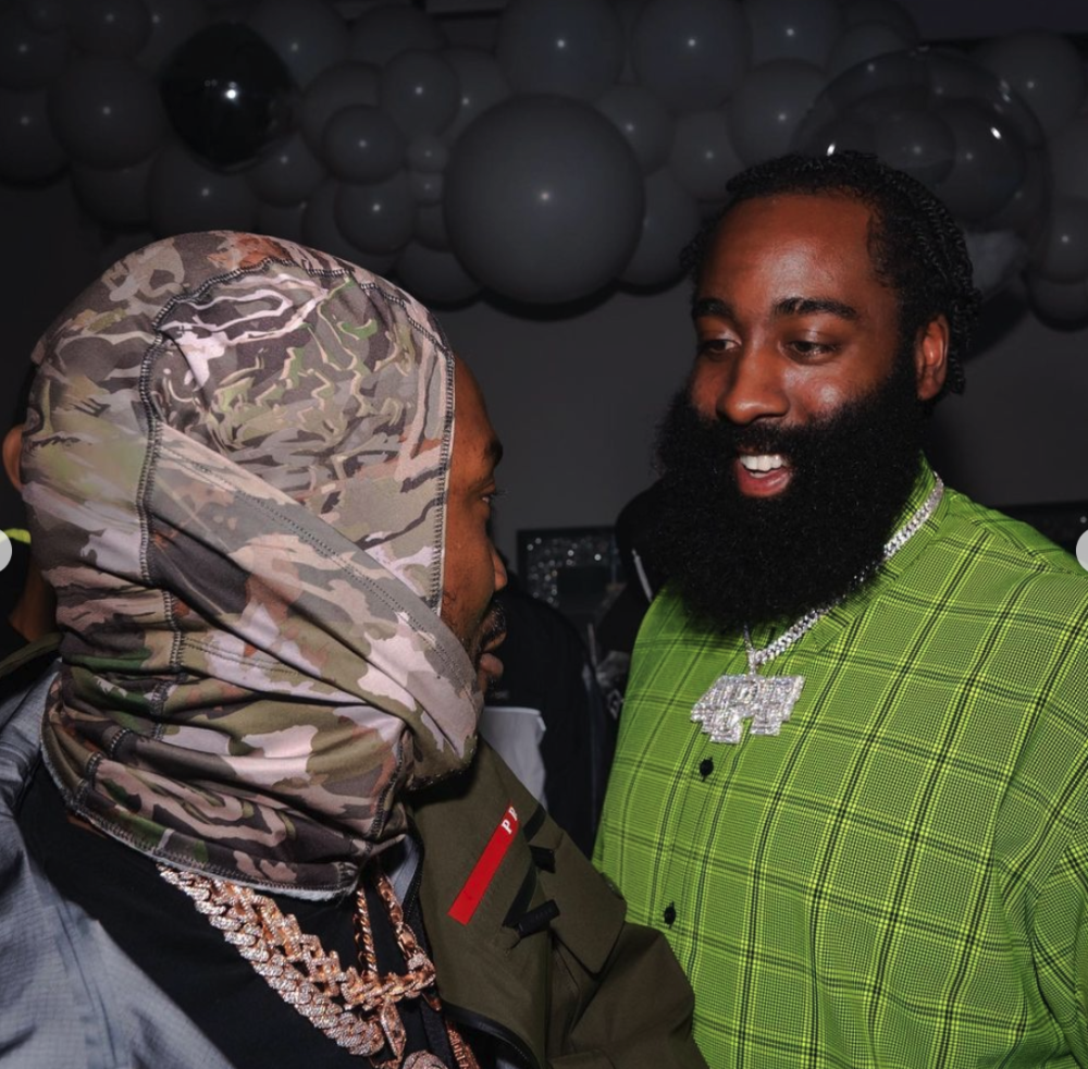 哈登在赌城狂欢现场曝光包厢内有人狂撒钞票地上铺满了钱