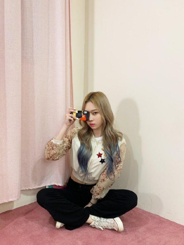 aespa金玟庭mama单飞独舞真皇族短款背心炫腹柳智敏只是炮灰