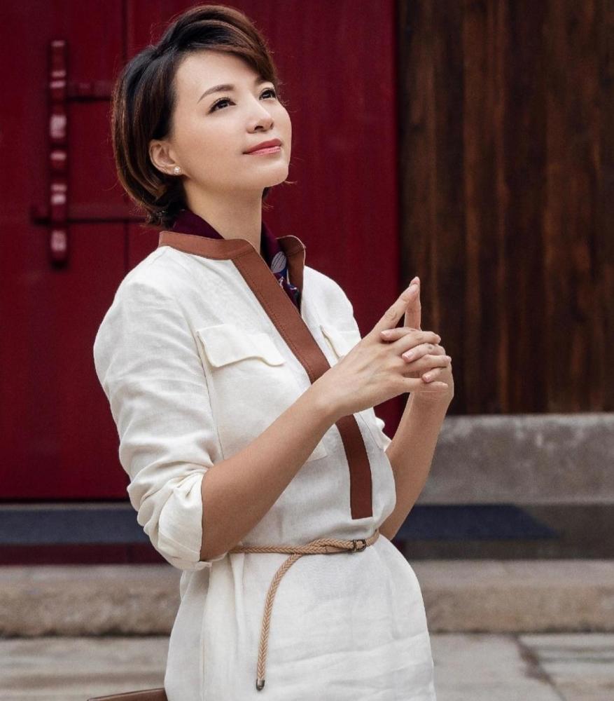 企鹅号 分享 评论 0 说到央视才女那肯定非董卿莫属,董卿不仅有着漂亮