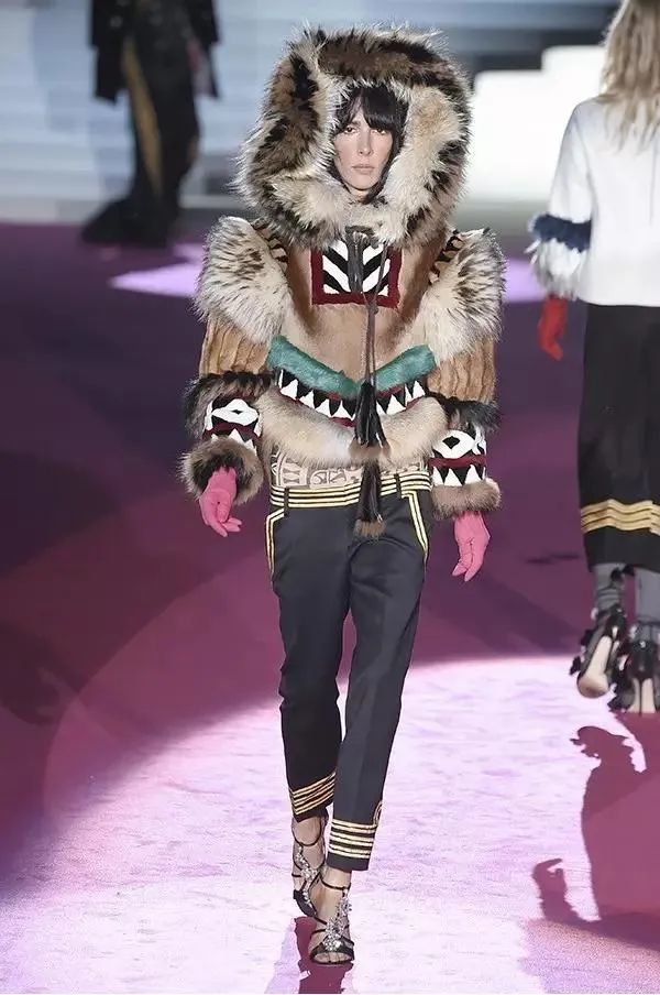 甜野男孩丁真,让我们看到了久违的真正的民族风