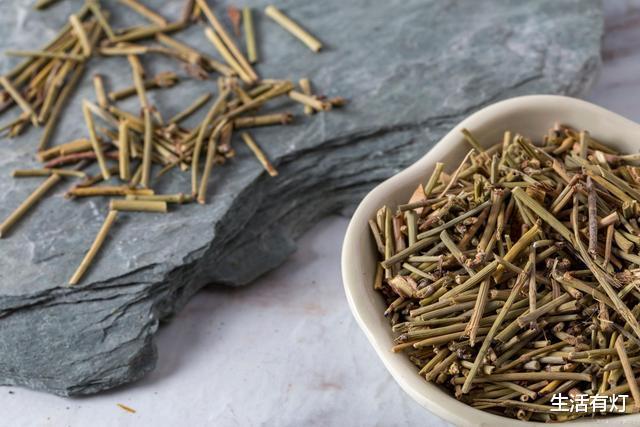 麻黄草无叶草改名麻烦草徒弟弄错导致挨40大板牢狱三年