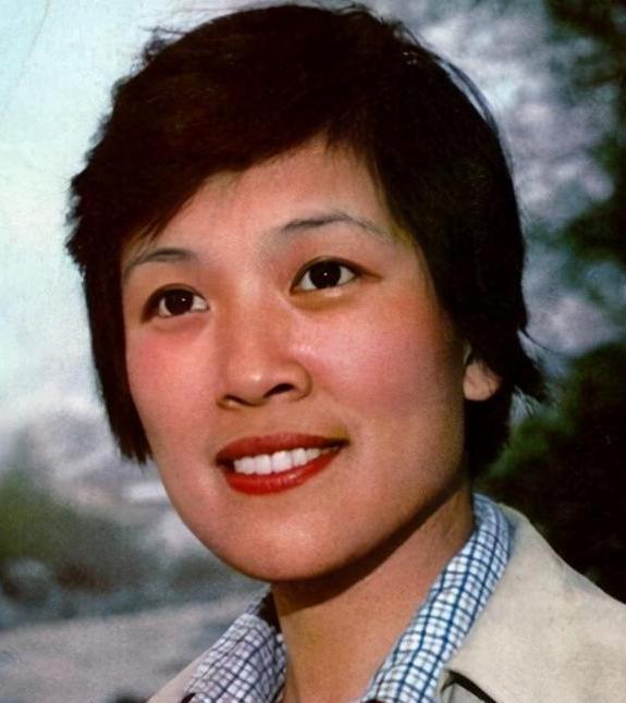 国家一级演员宋春丽,终生未生育,却在61岁当奶奶的年纪当了妈