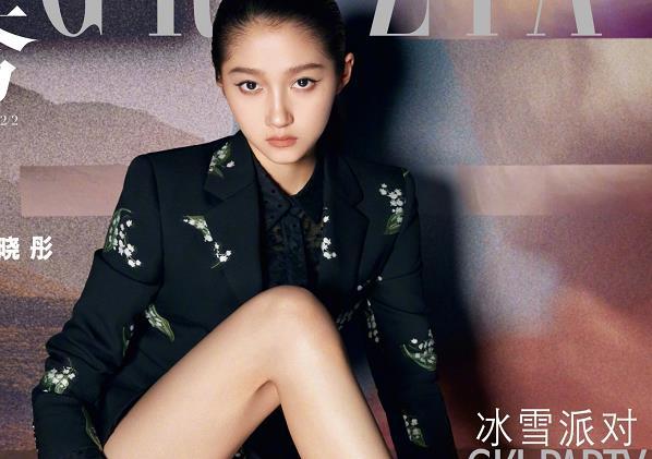 关晓彤深夜晒照,男友视角下瞳孔反射人影亮了,小鹿这下藏不住了