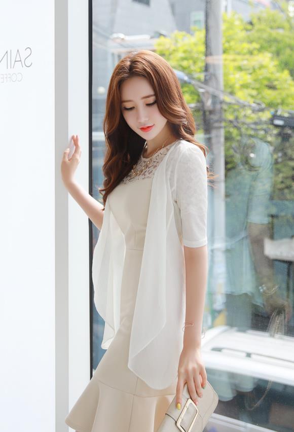 潮流美女李妍静,白色轻薄飘逸短袖雪纺衫!_腾讯新闻