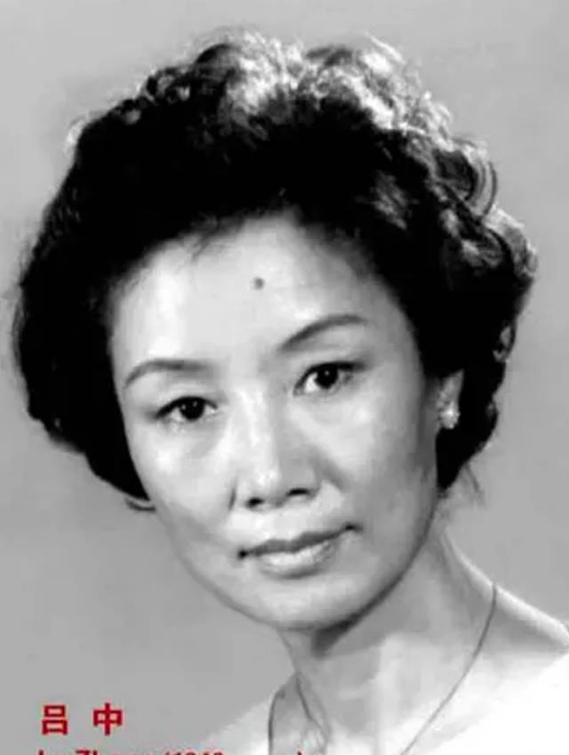 吕中演了40年话剧47岁才入演艺圈与丈夫婚姻成佳话