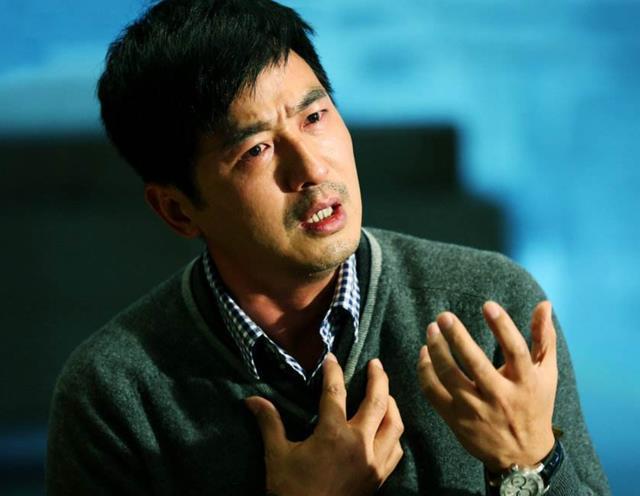 自卑的郭晓东:赵薇同班同学,一包方便面吃三天,被白富美倒追