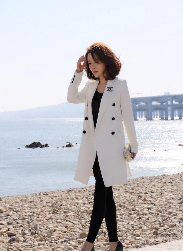 她27岁出演 宝莲灯 低调演戏22年无绯闻 今42岁美如少女 腾讯网