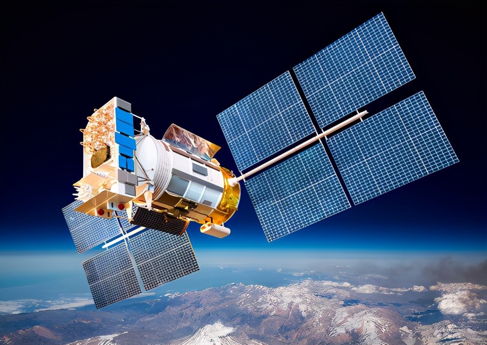 坏掉了50年的卫星,突然向地球发送信号,究竟是谁在操控?