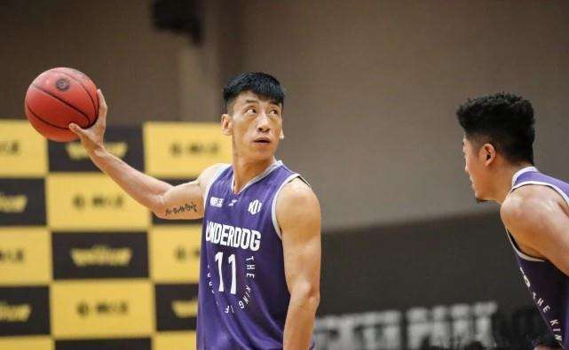 也更有助于热爱篮球追求篮球梦者成长,所以我们还能看到42岁的王晶