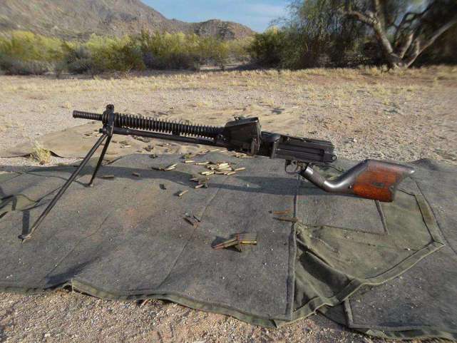 二战日军歪把子机枪被李云龙嫌弃性能实在太奇葩