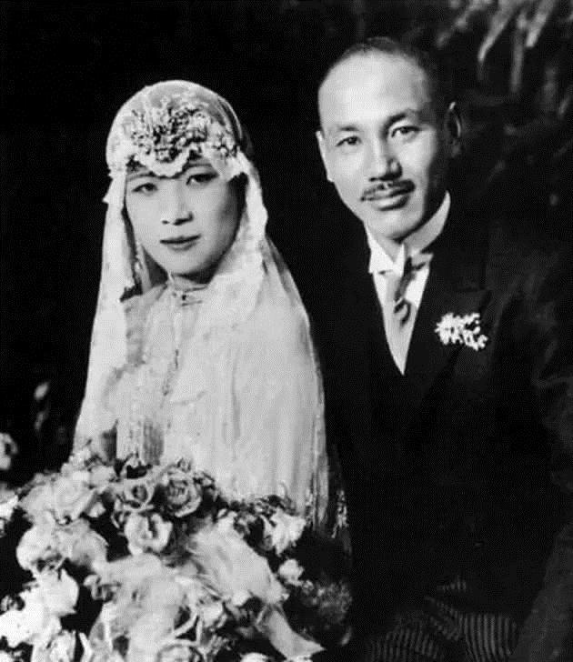 此人因宋美龄终身未娶 抗战立下赫赫战功 97岁高龄去世遗言令人唏嘘 腾讯新闻