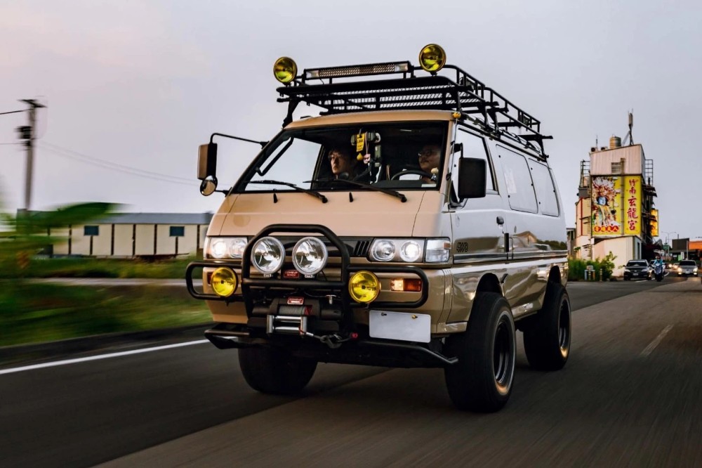 可以征服世界上所有地方能越野的四驱面包车三菱得利卡