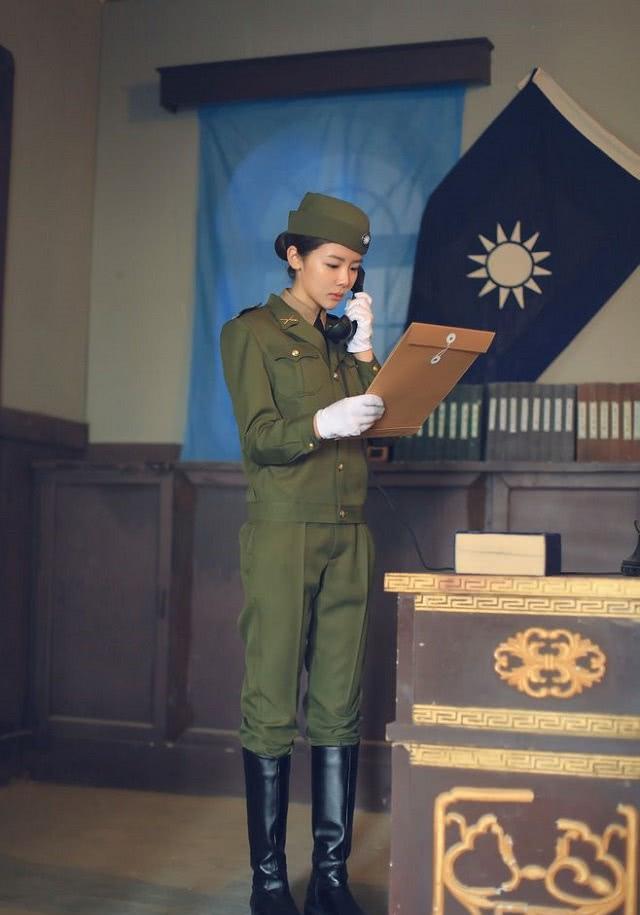 2名女兵被俘虏李克农放走穿长靴的士兵们想不通