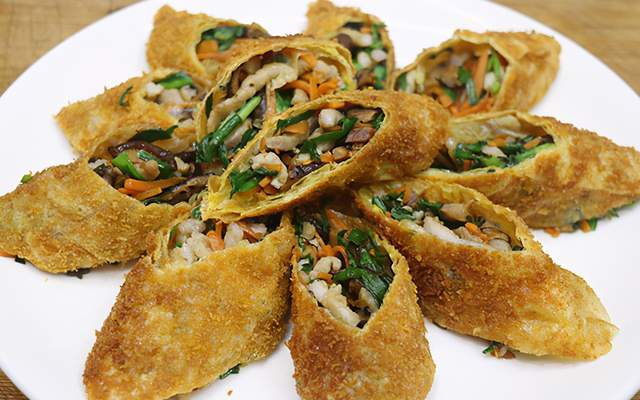 冬季,要顺应节气合理膳食,教你做五彩豆皮卷,有菜有肉营养好