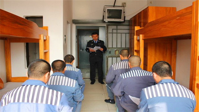 我笑了男子多次偷盗只为进监狱的合唱团圆唱歌梦