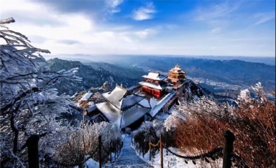 仿若天上宮闕雪後老君山霧凇雲海瓊樓玉宇美成仙境