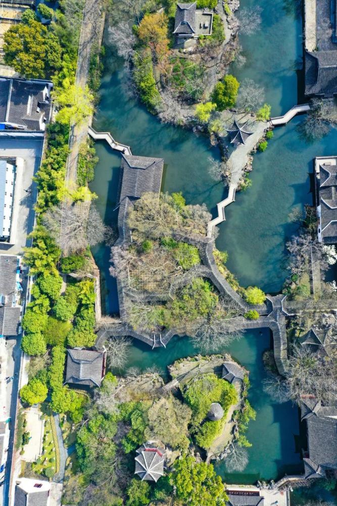 航拍拙政园要筑起这样一座园林,耗资巨大自不必说,更重要的是,建山