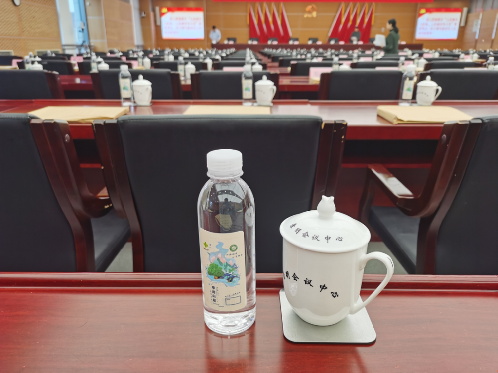 这些来自云南的"平河山泉"和"头道云泉"牌矿泉水均富含抗氧化矿物质"