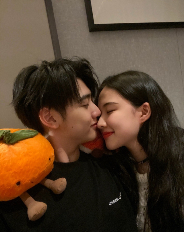 需要报备的, 小盒鱼说焉栩嘉有给公司报备,但报备的女朋友是不是自己