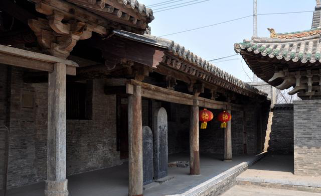 包括正殿看似五间,实则三间的加增围廊的做法,都在传承元代建筑风格中