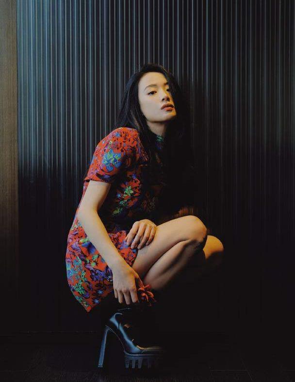 《隐秘的角落》李梦火了,穿旗袍亮相复古又明艳,气质清冷高级