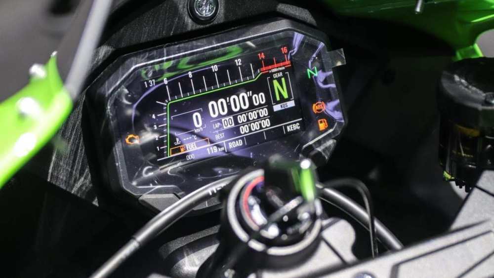 川崎zx10rr实车亮相泰国摩托车展