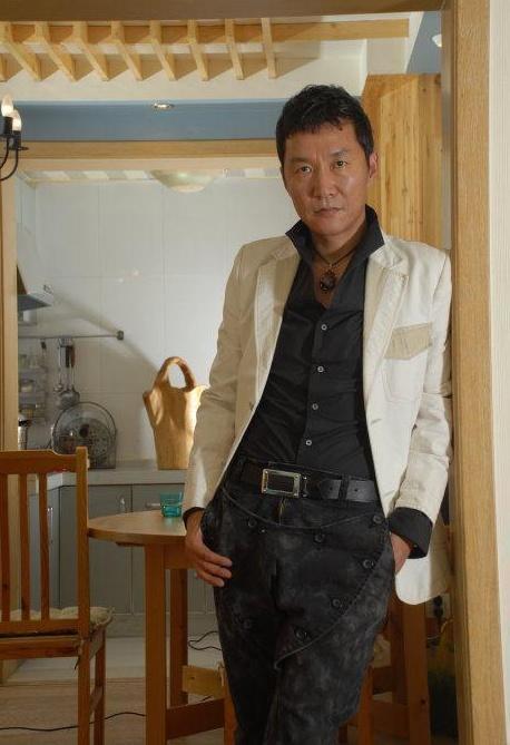 曾饰演"豪哥"一夜成名,却不求名利低调一生,网友:依然是大哥_腾讯新闻