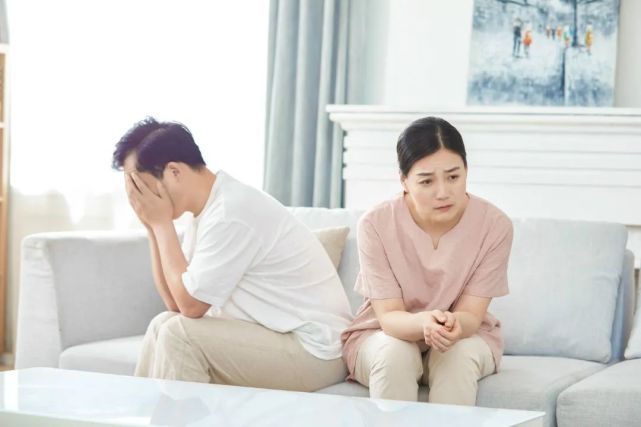 小学生当街闹分手视频_两小学生当街闹分手女生质问_当街生孩子的视频