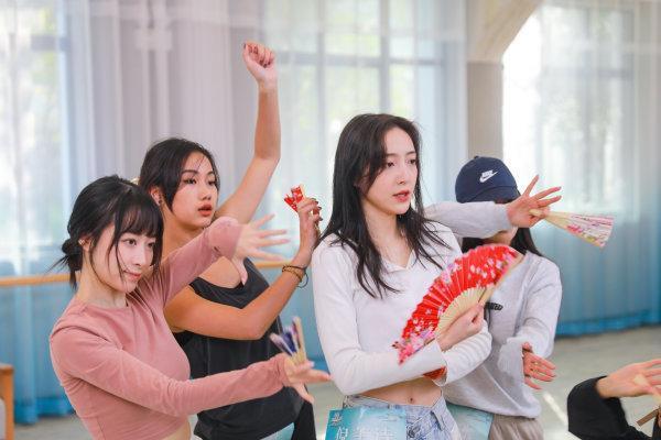 档"网综 微综"青春偶像励志竞演综艺节目《水晶晶南浔·水晶晶女孩》