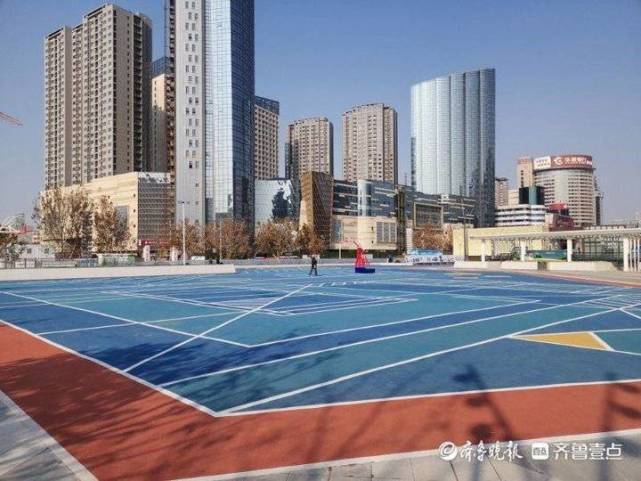 历时一年半,白浪河绿地广场华丽变身