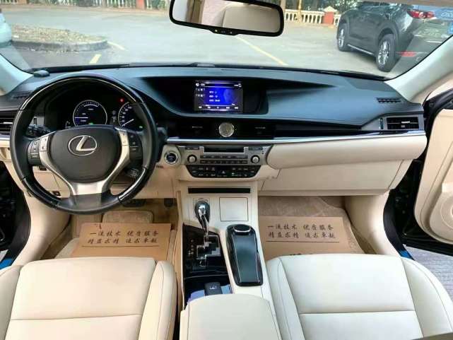 15年雷克萨斯es300h售价16万将豪华舒适优雅集于一身