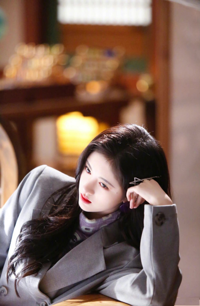 鞠婧祎终于接现代剧了,看到她剧中现代造型,有预感这部剧会爆